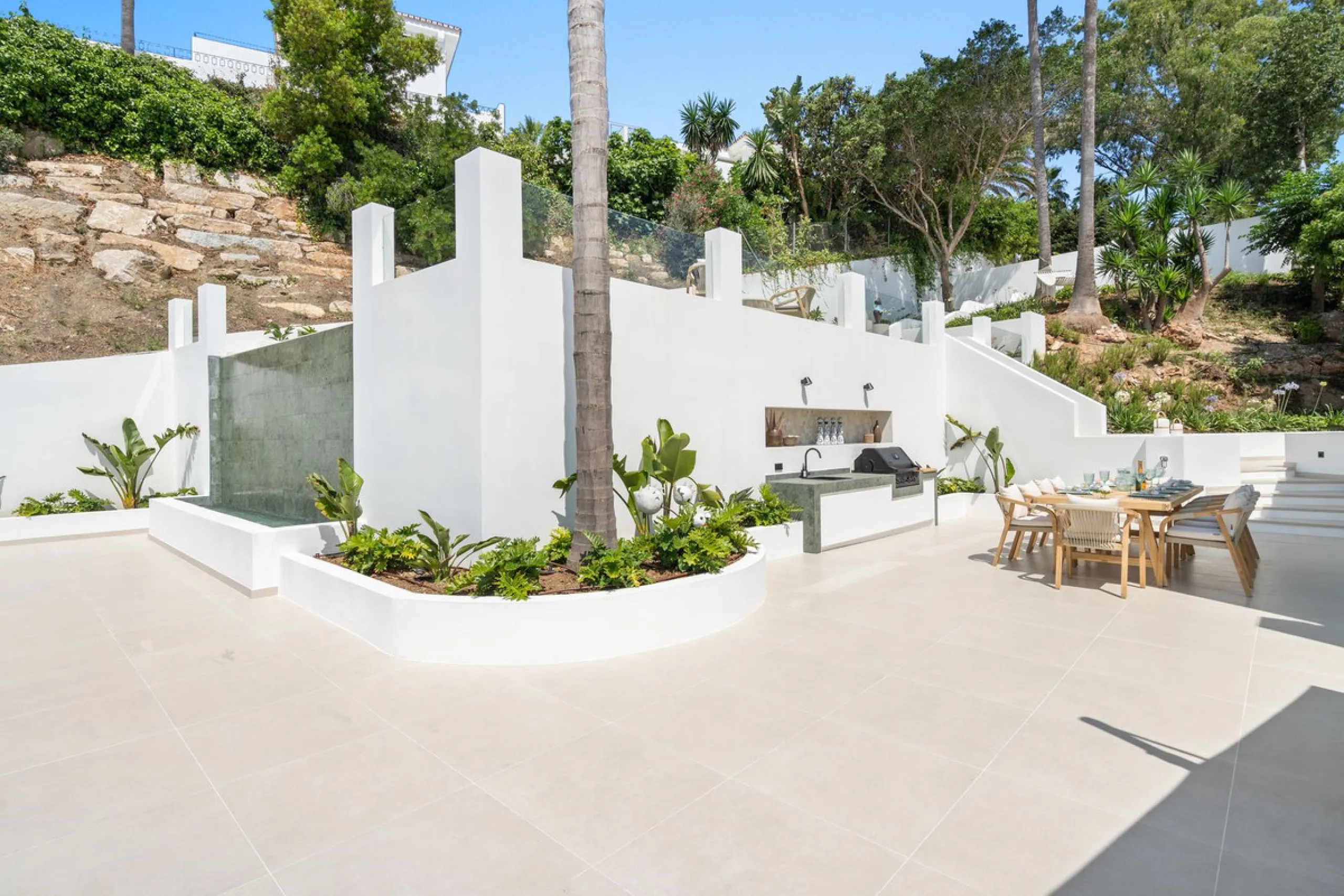 Exclusive Villa with Panoramic Views in the Heart of Nueva Andalucía