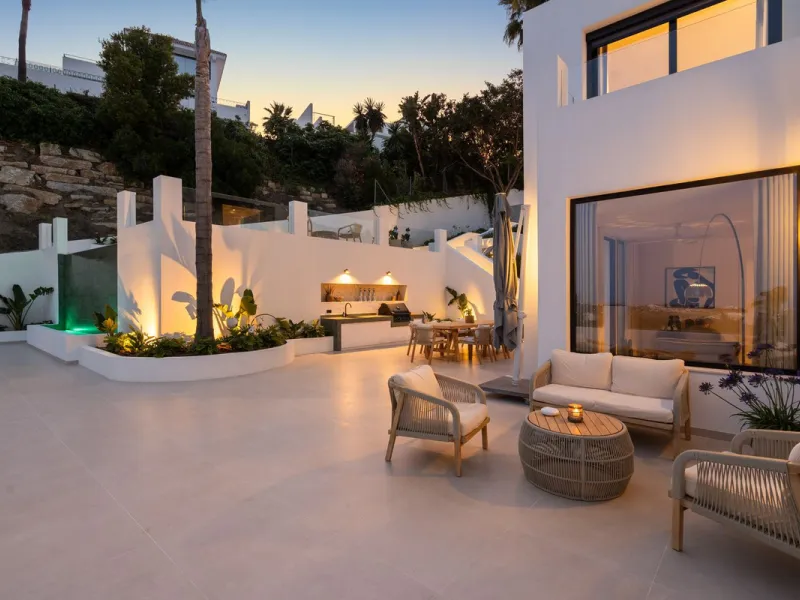 Exclusive Villa with Panoramic Views in the Heart of Nueva Andalucía