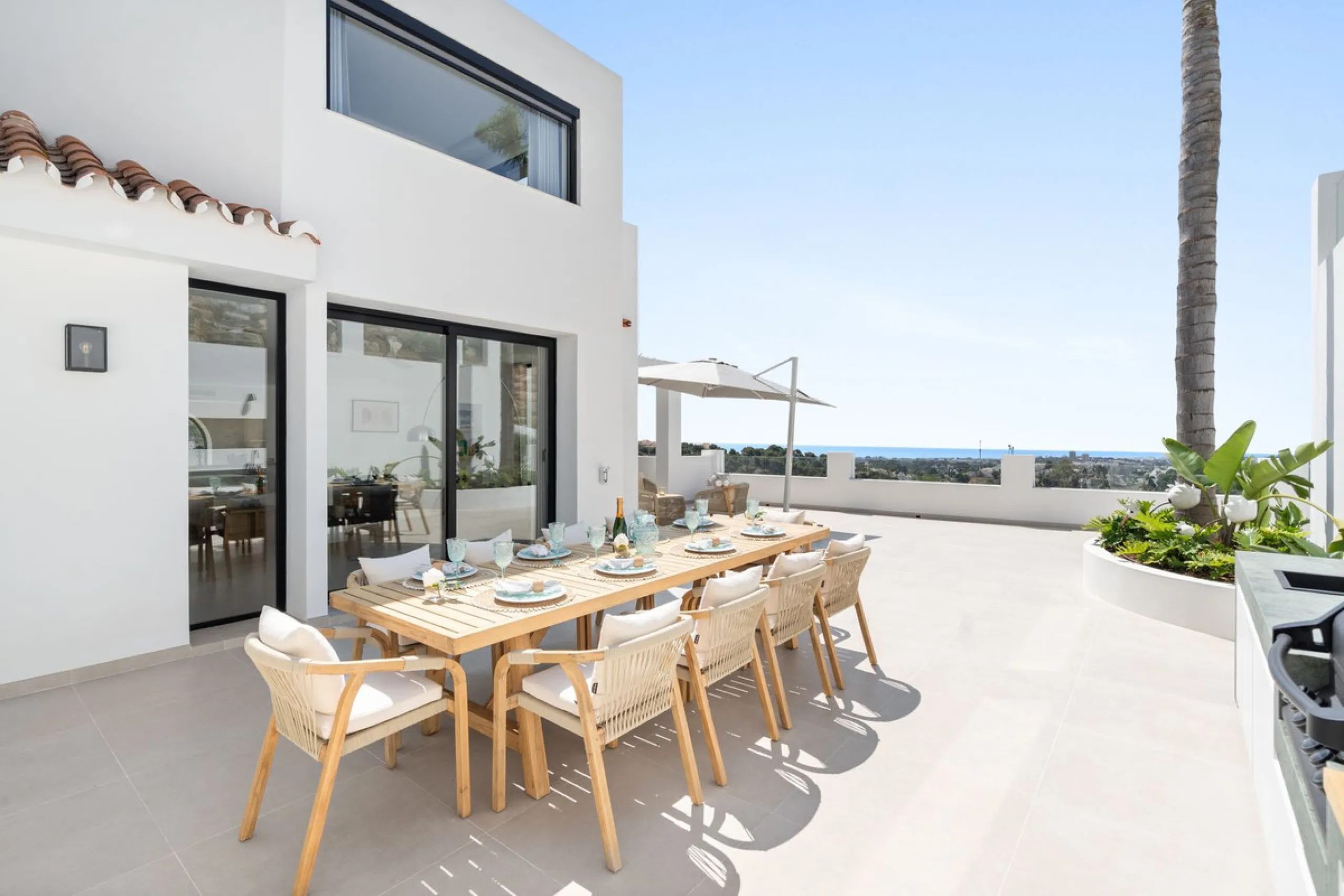 Exclusive Villa with Panoramic Views in the Heart of Nueva Andalucía