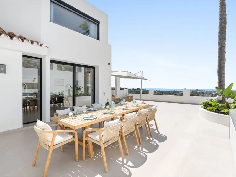 Exclusive Villa with Panoramic Views in the Heart of Nueva Andalucía