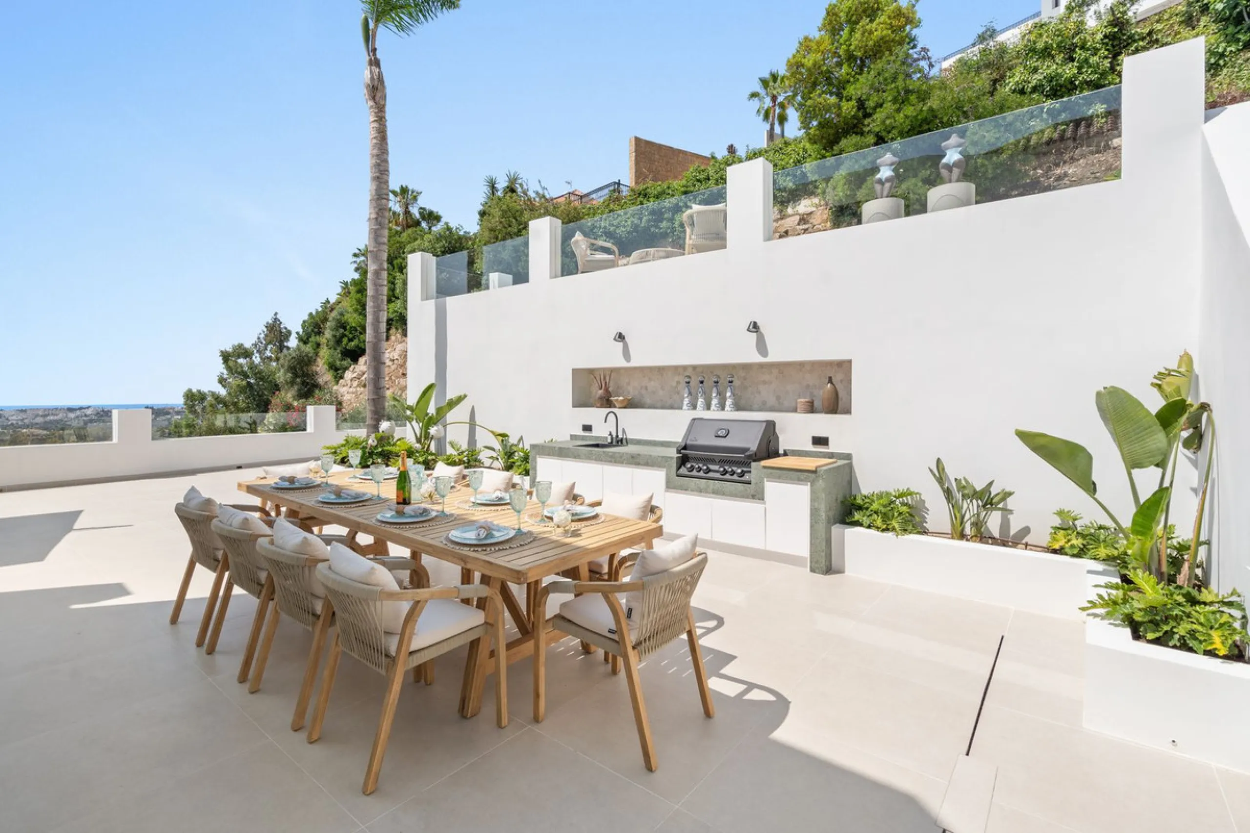 Exclusive Villa with Panoramic Views in the Heart of Nueva Andalucía