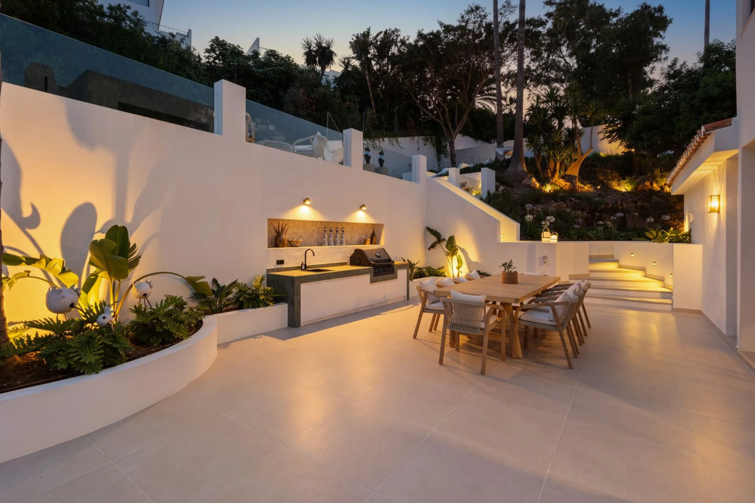 Exclusive Villa with Panoramic Views in the Heart of Nueva Andalucía