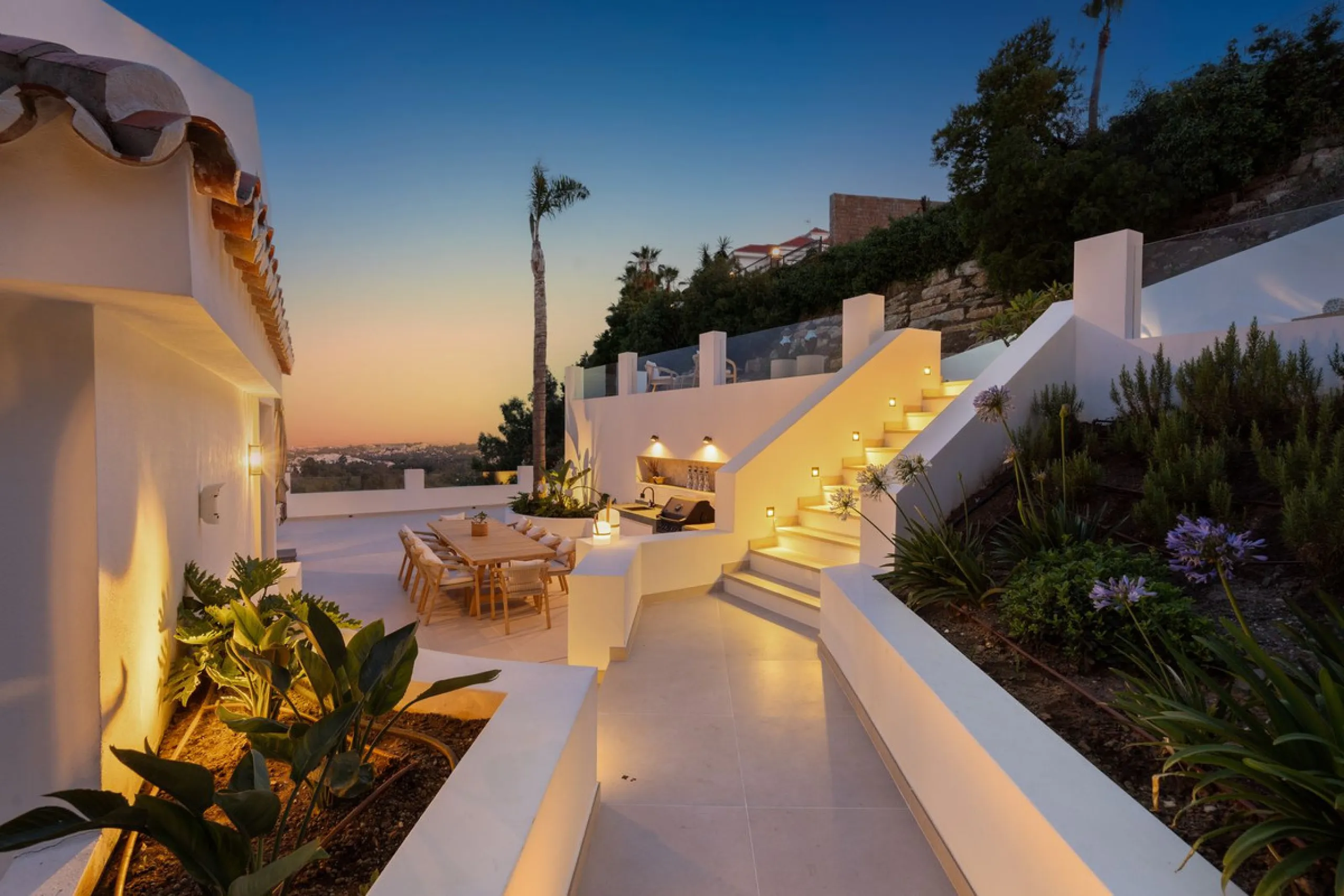 Exclusive Villa with Panoramic Views in the Heart of Nueva Andalucía