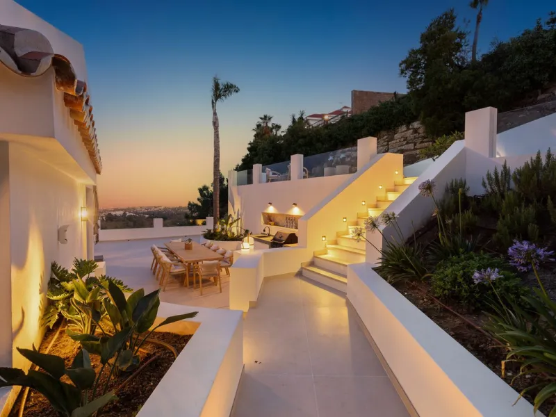 Exclusive Villa with Panoramic Views in the Heart of Nueva Andalucía