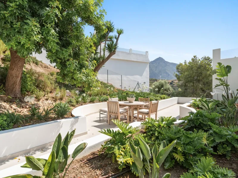 Exclusive Villa with Panoramic Views in the Heart of Nueva Andalucía