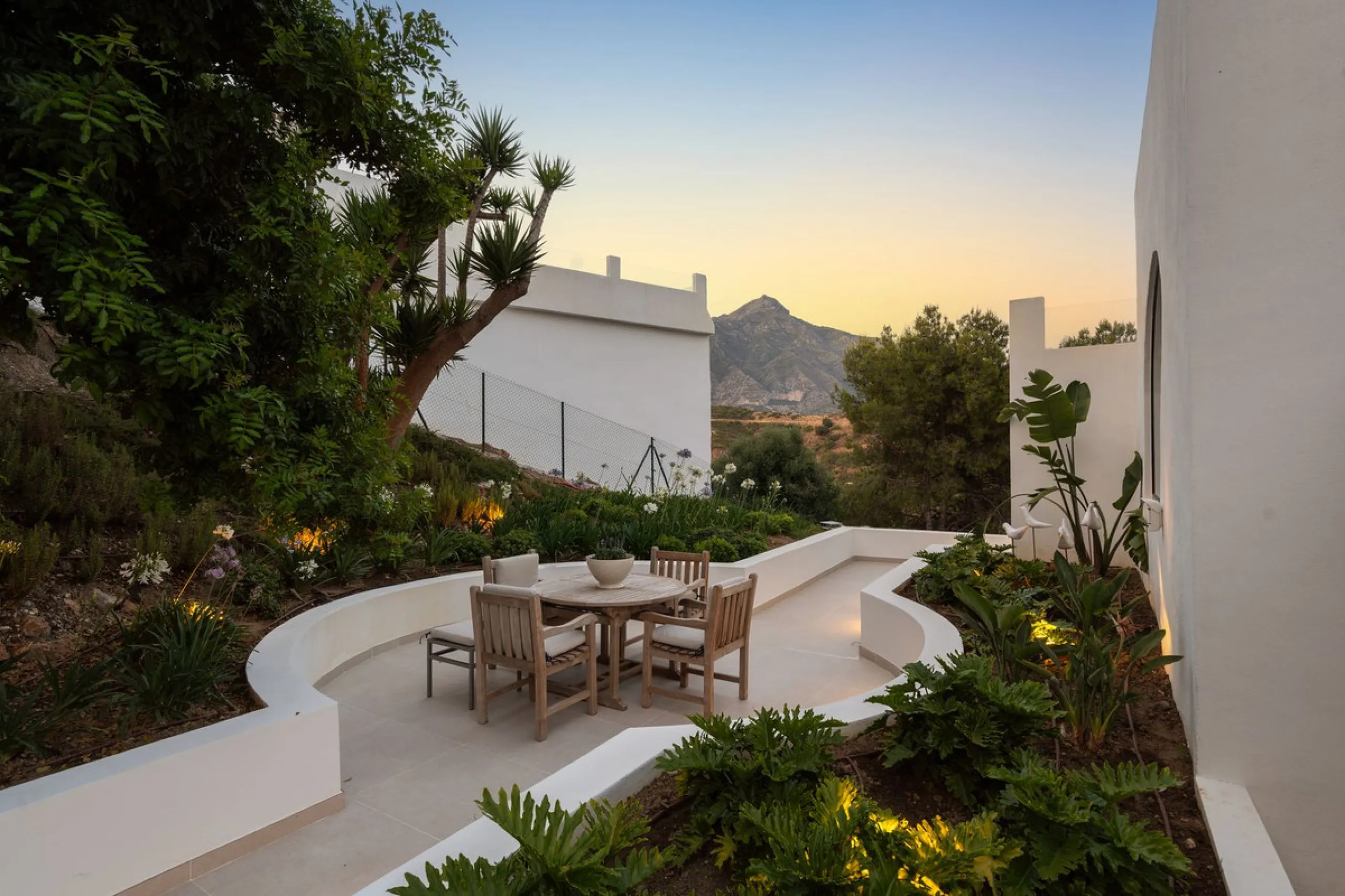 Exclusive Villa with Panoramic Views in the Heart of Nueva Andalucía