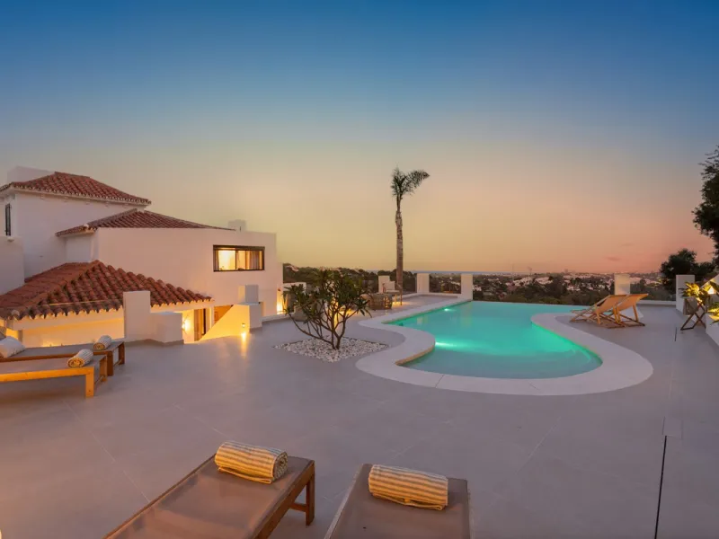 Exclusive Villa with Panoramic Views in the Heart of Nueva Andalucía