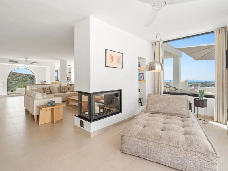 Exclusive Villa with Panoramic Views in the Heart of Nueva Andalucía
