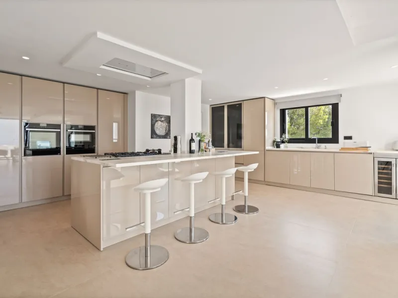 Exclusive Villa with Panoramic Views in the Heart of Nueva Andalucía