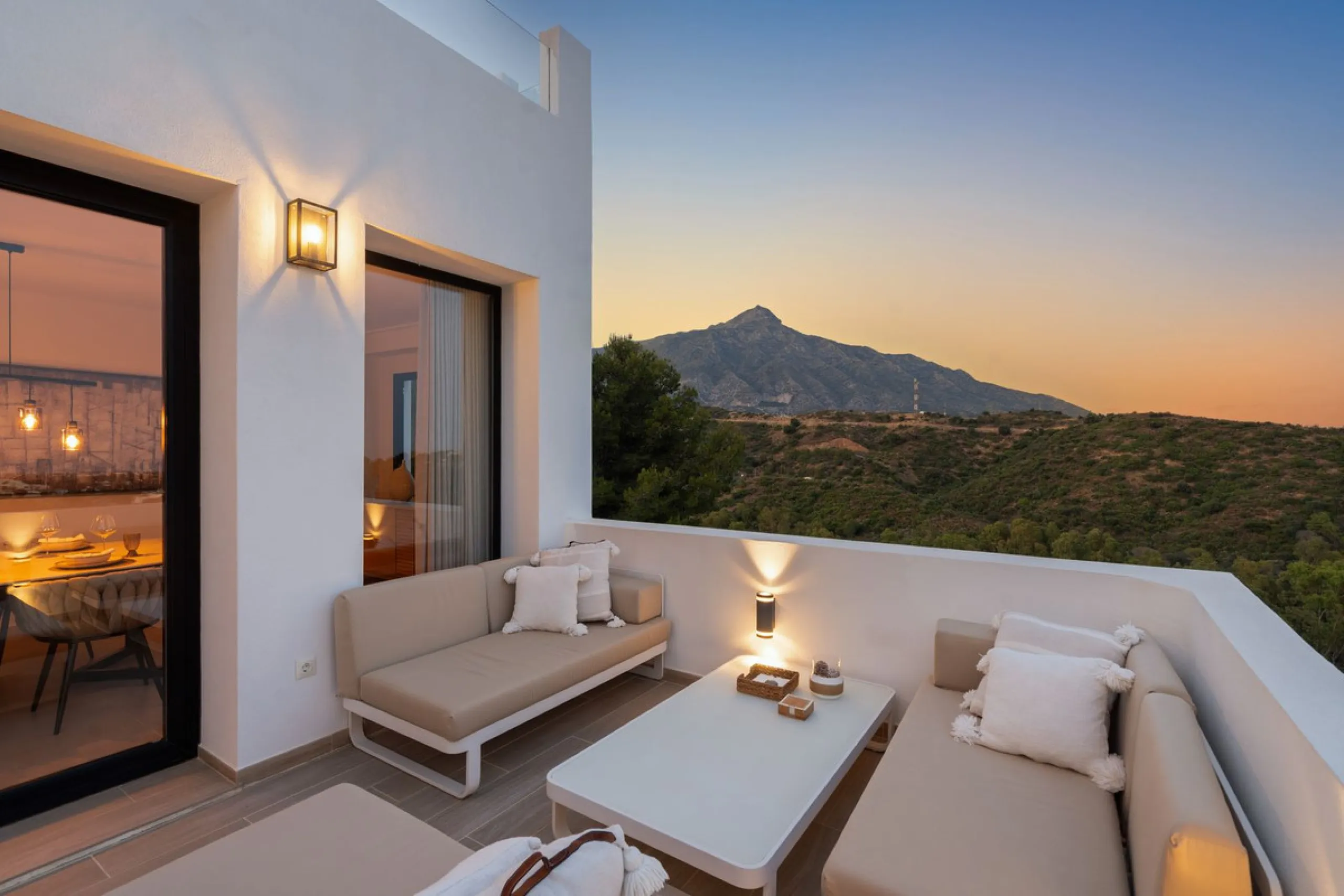 Exclusive Villa with Panoramic Views in the Heart of Nueva Andalucía