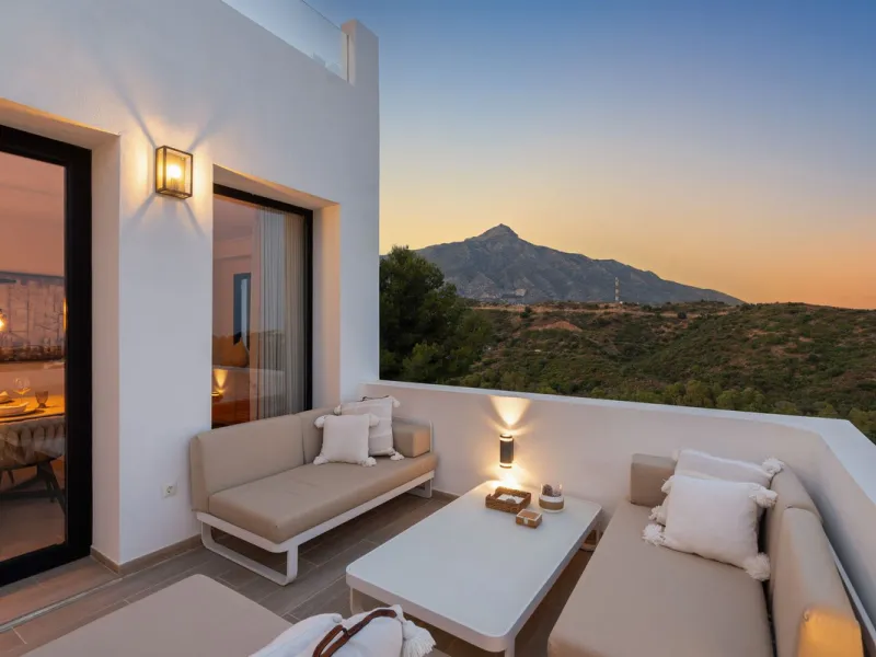 Exclusive Villa with Panoramic Views in the Heart of Nueva Andalucía