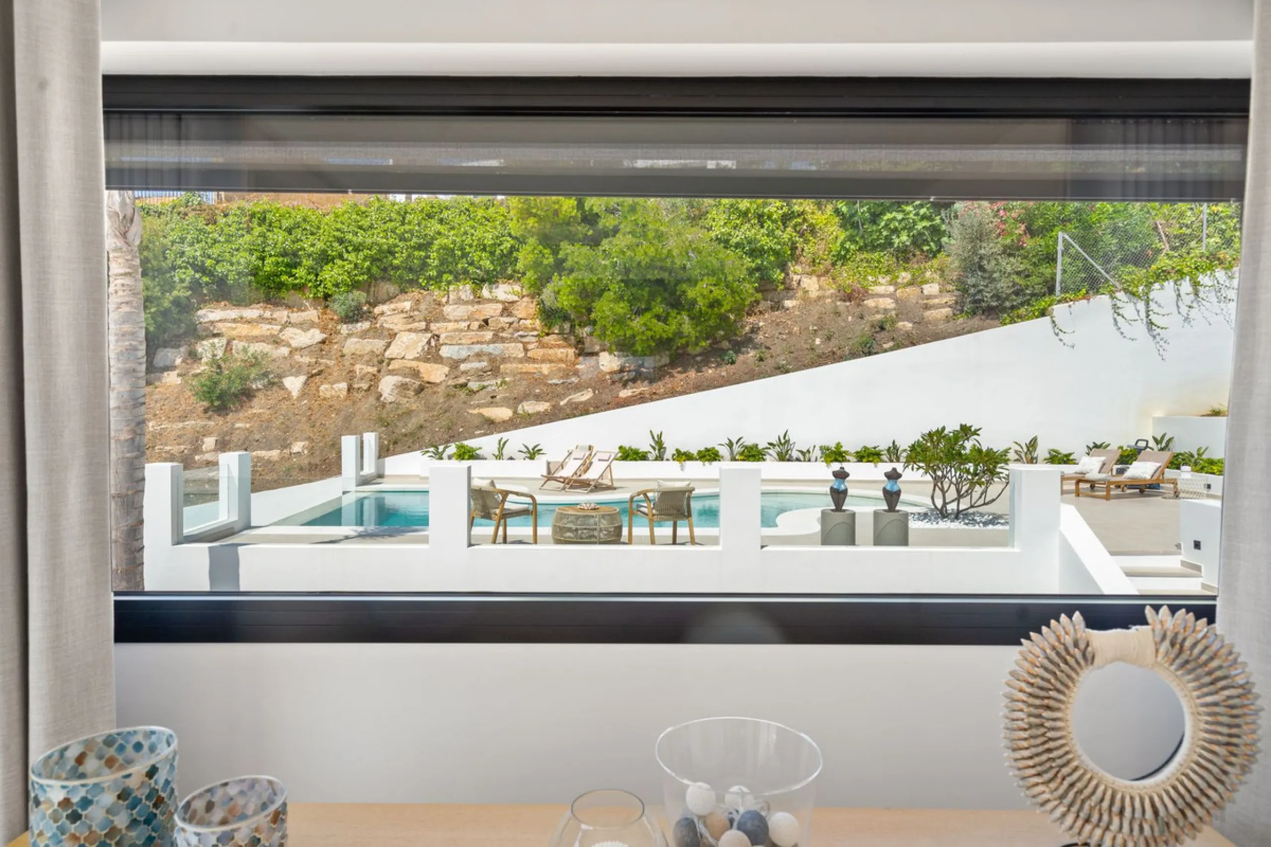 Exclusive Villa with Panoramic Views in the Heart of Nueva Andalucía