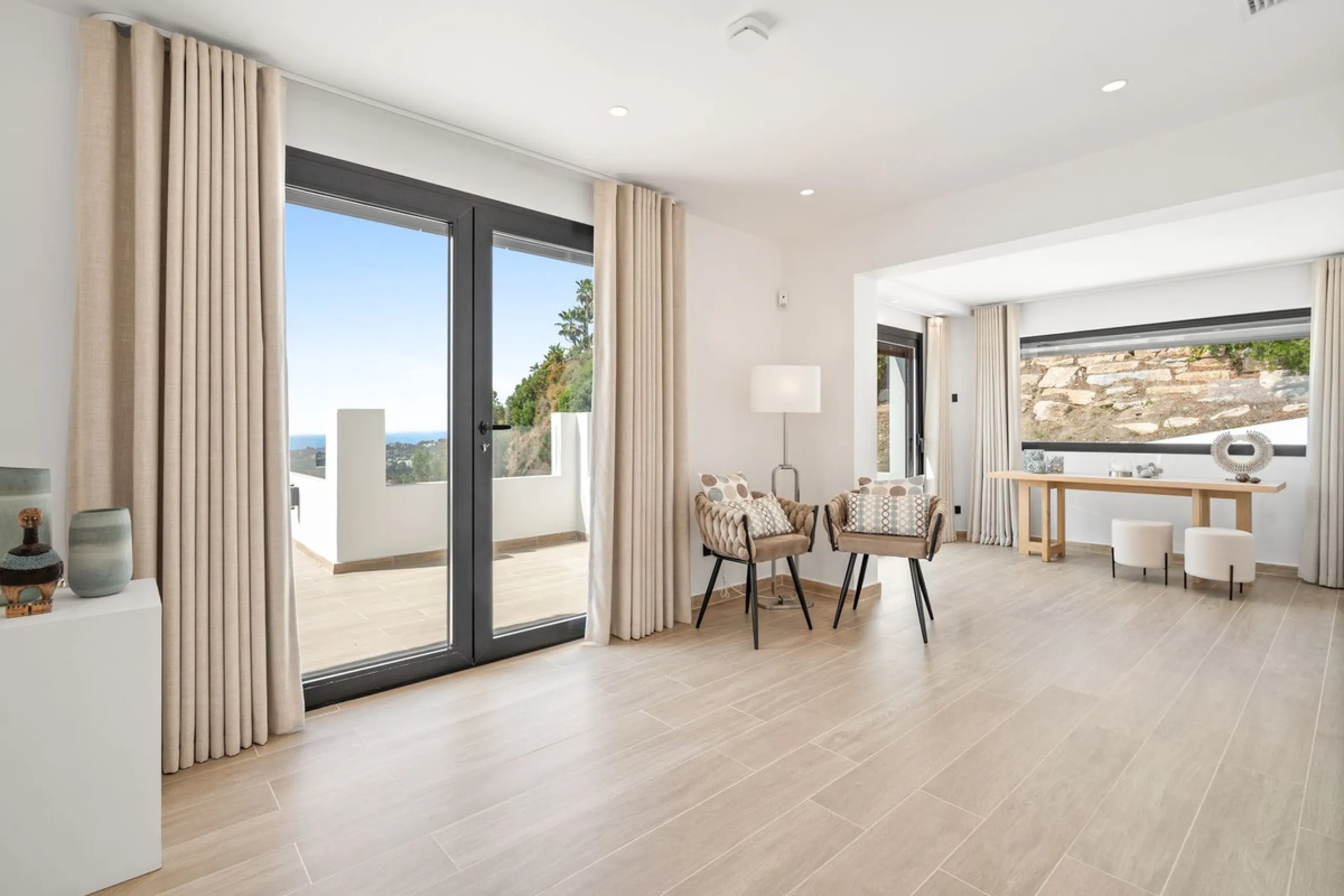 Exclusive Villa with Panoramic Views in the Heart of Nueva Andalucía