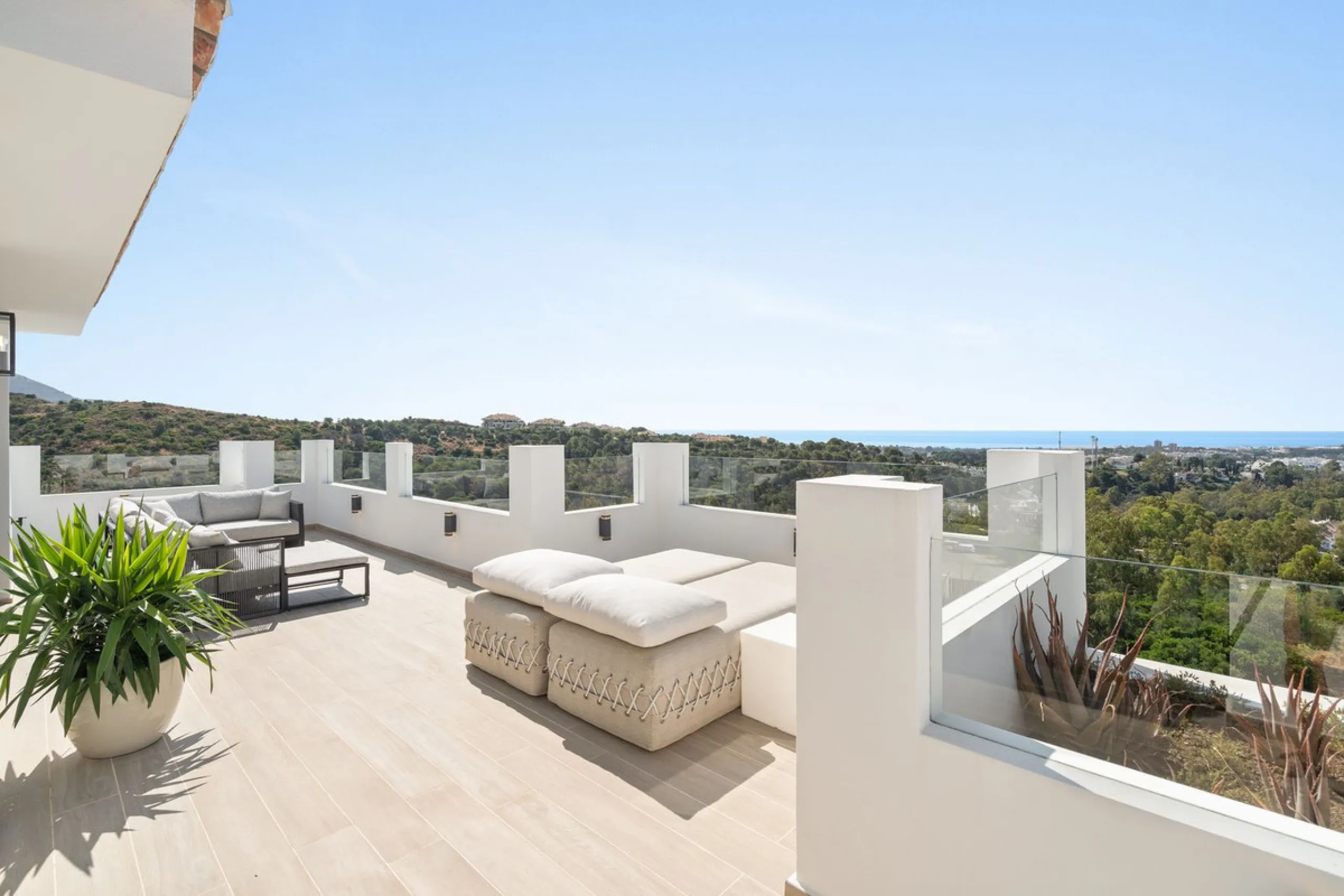 Exclusive Villa with Panoramic Views in the Heart of Nueva Andalucía