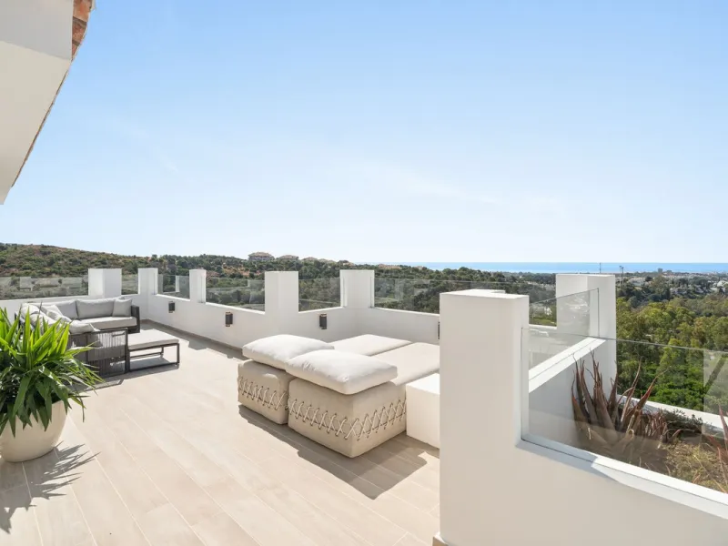 Exclusive Villa with Panoramic Views in the Heart of Nueva Andalucía