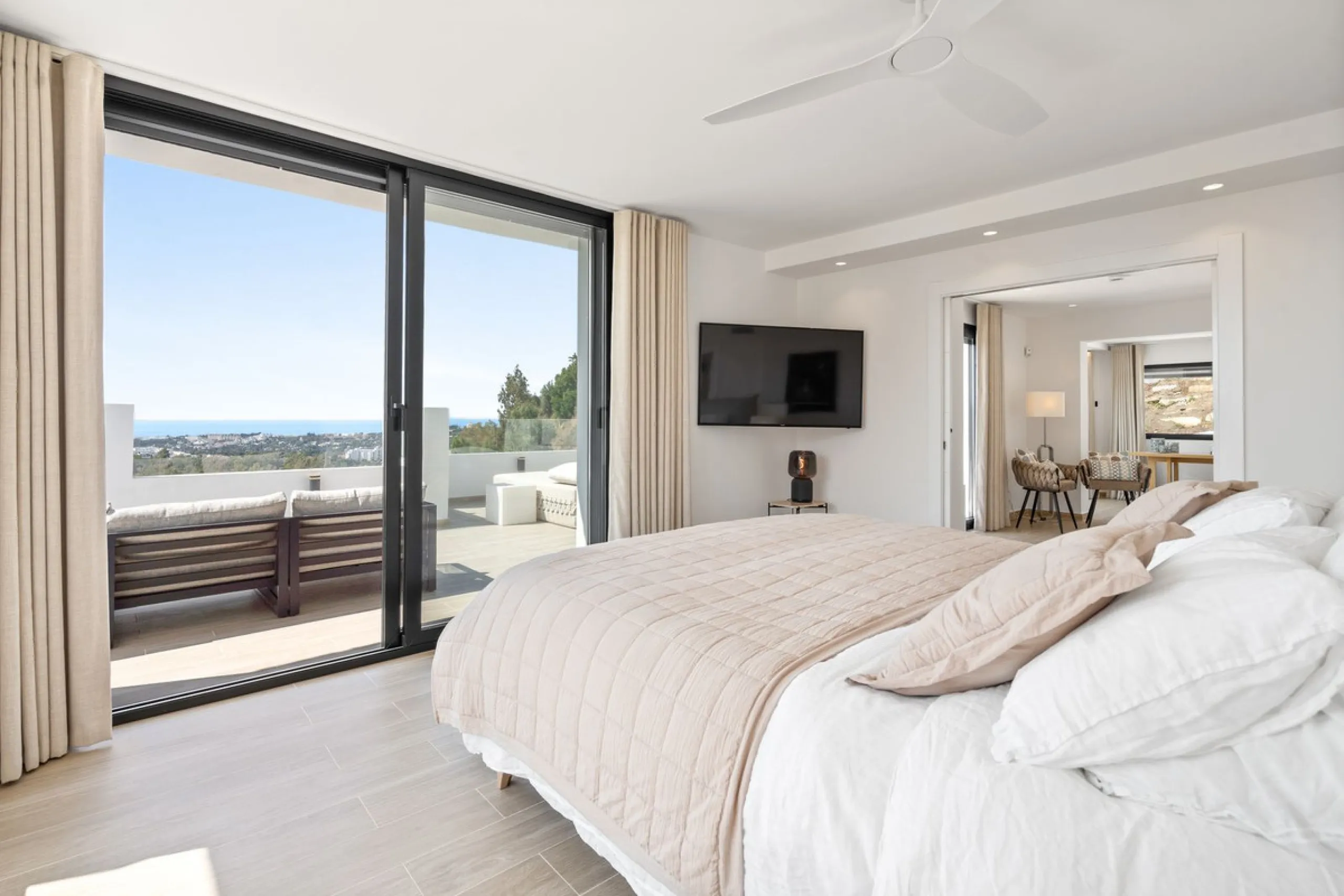 Exclusive Villa with Panoramic Views in the Heart of Nueva Andalucía
