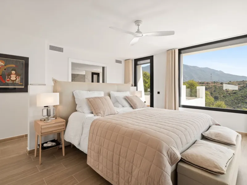 Exclusive Villa with Panoramic Views in the Heart of Nueva Andalucía