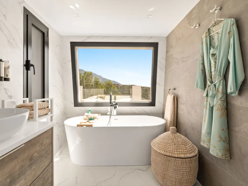 Exclusive Villa with Panoramic Views in the Heart of Nueva Andalucía