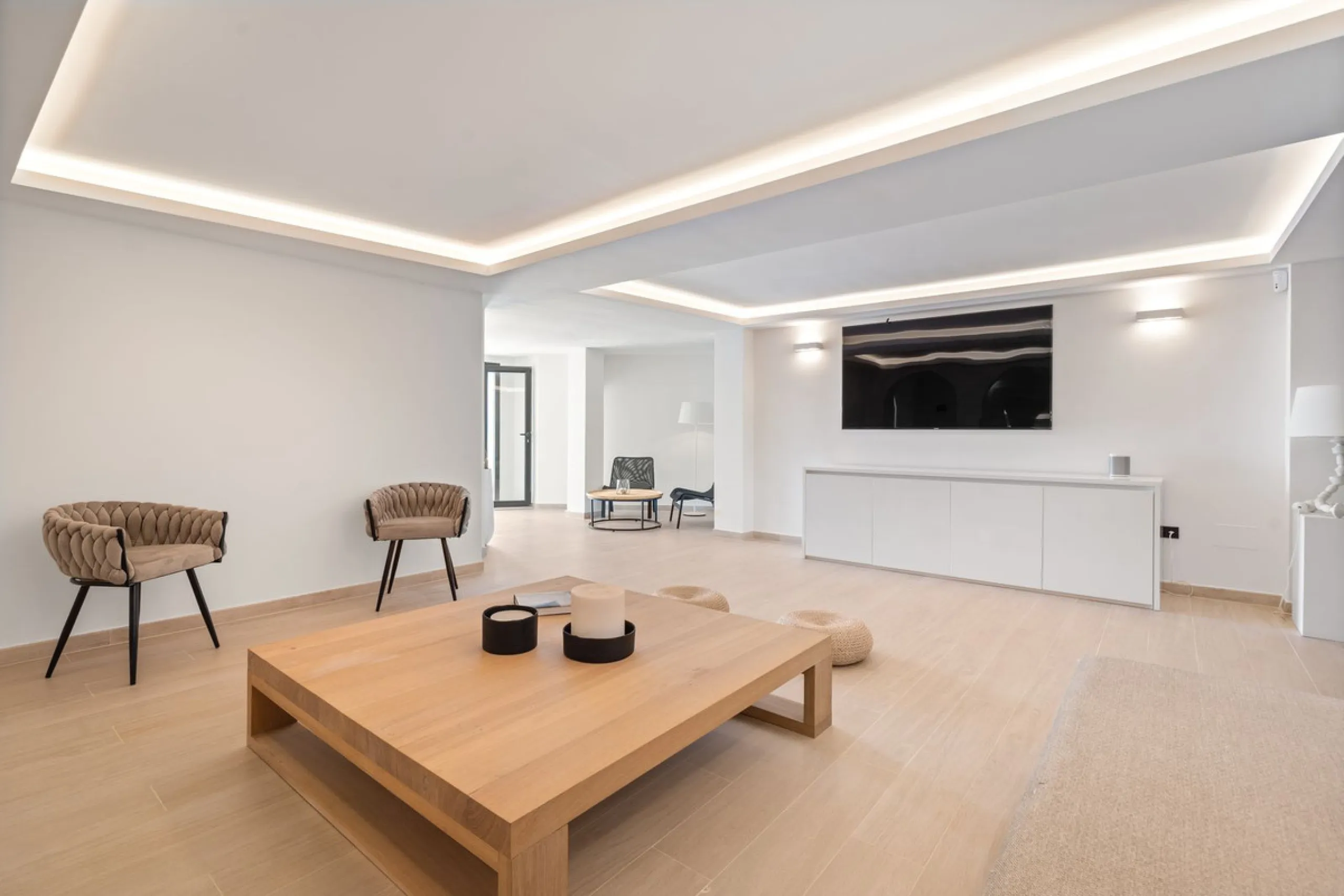 Exclusive Villa with Panoramic Views in the Heart of Nueva Andalucía