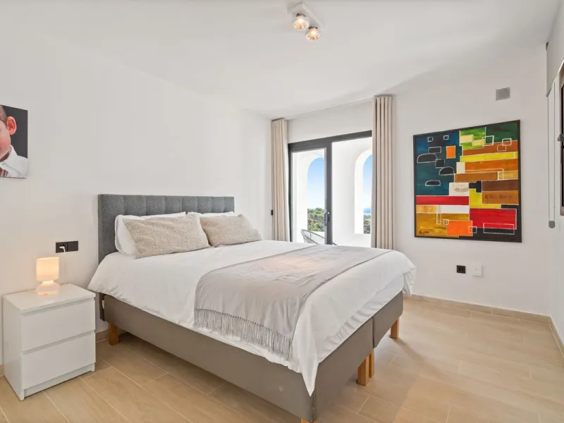 Exclusive Villa with Panoramic Views in the Heart of Nueva Andalucía