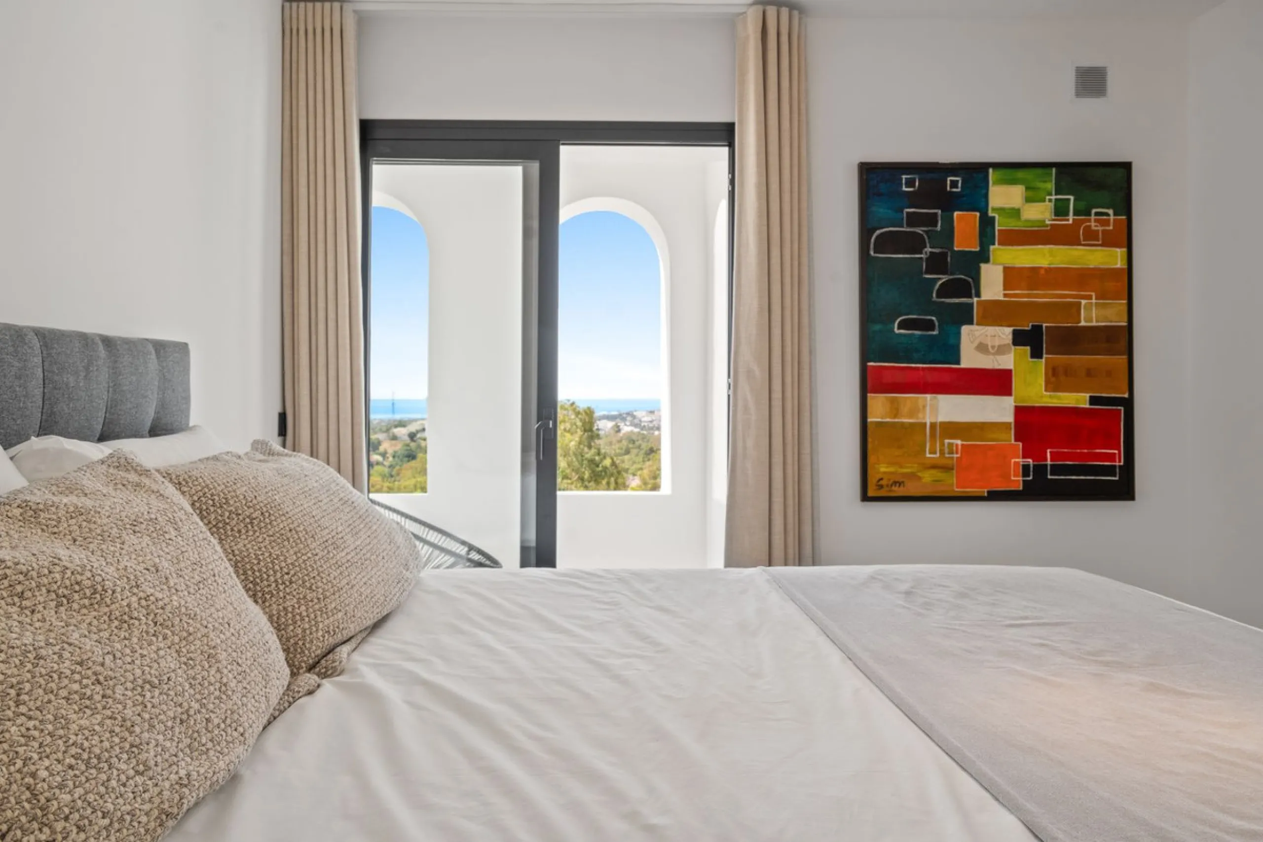 Exclusive Villa with Panoramic Views in the Heart of Nueva Andalucía