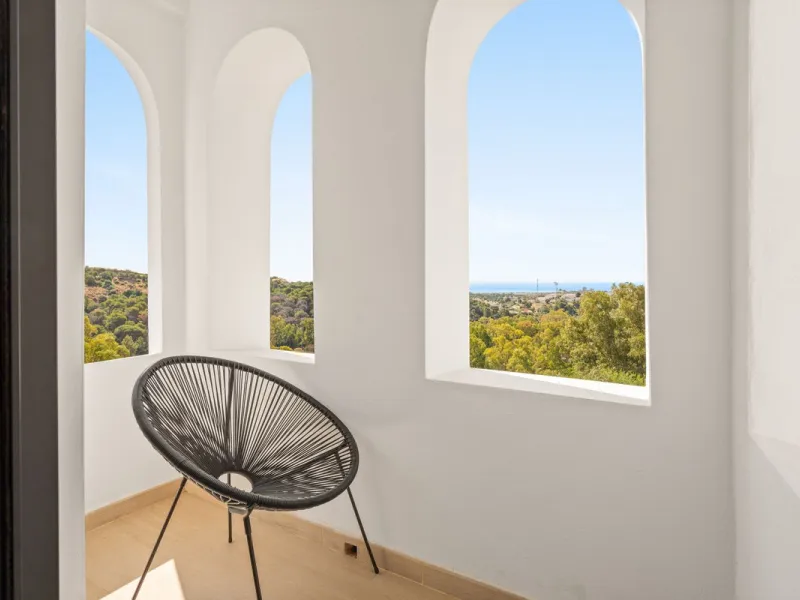 Exclusive Villa with Panoramic Views in the Heart of Nueva Andalucía