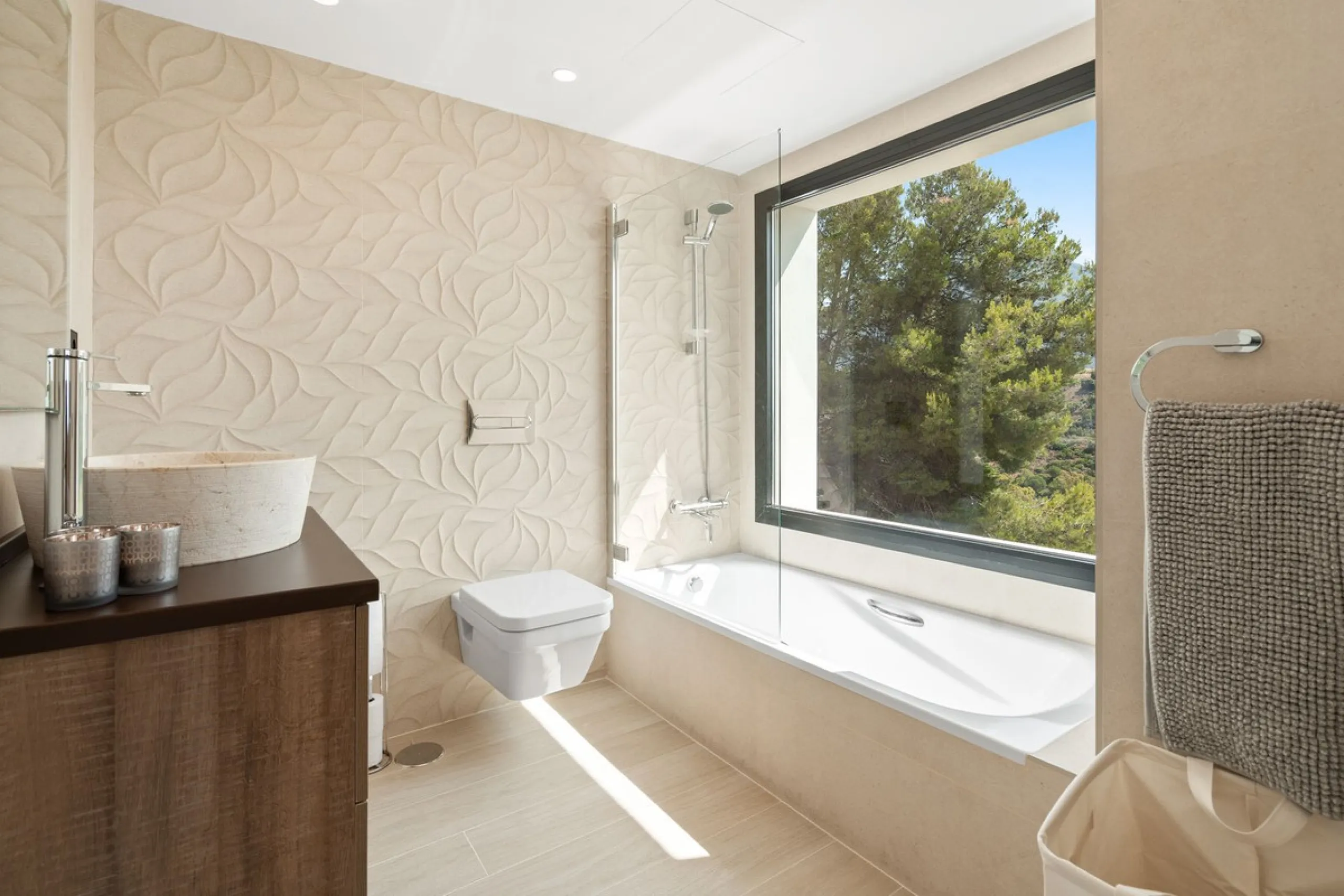 Exclusive Villa with Panoramic Views in the Heart of Nueva Andalucía