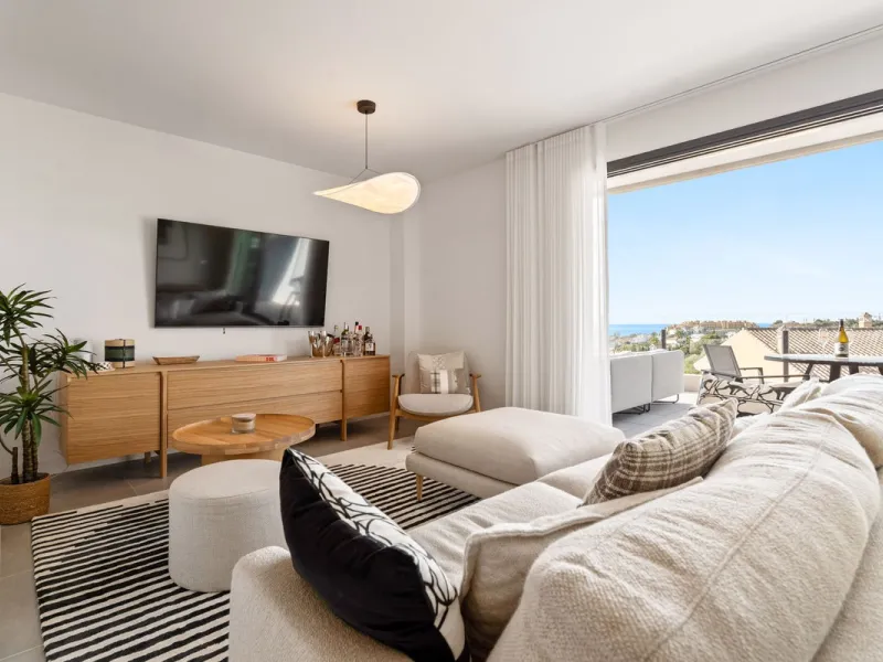An exclusive penthouse located in the prestigious residential complex Oasis 325 Phase 2 in Estepona (Málaga).