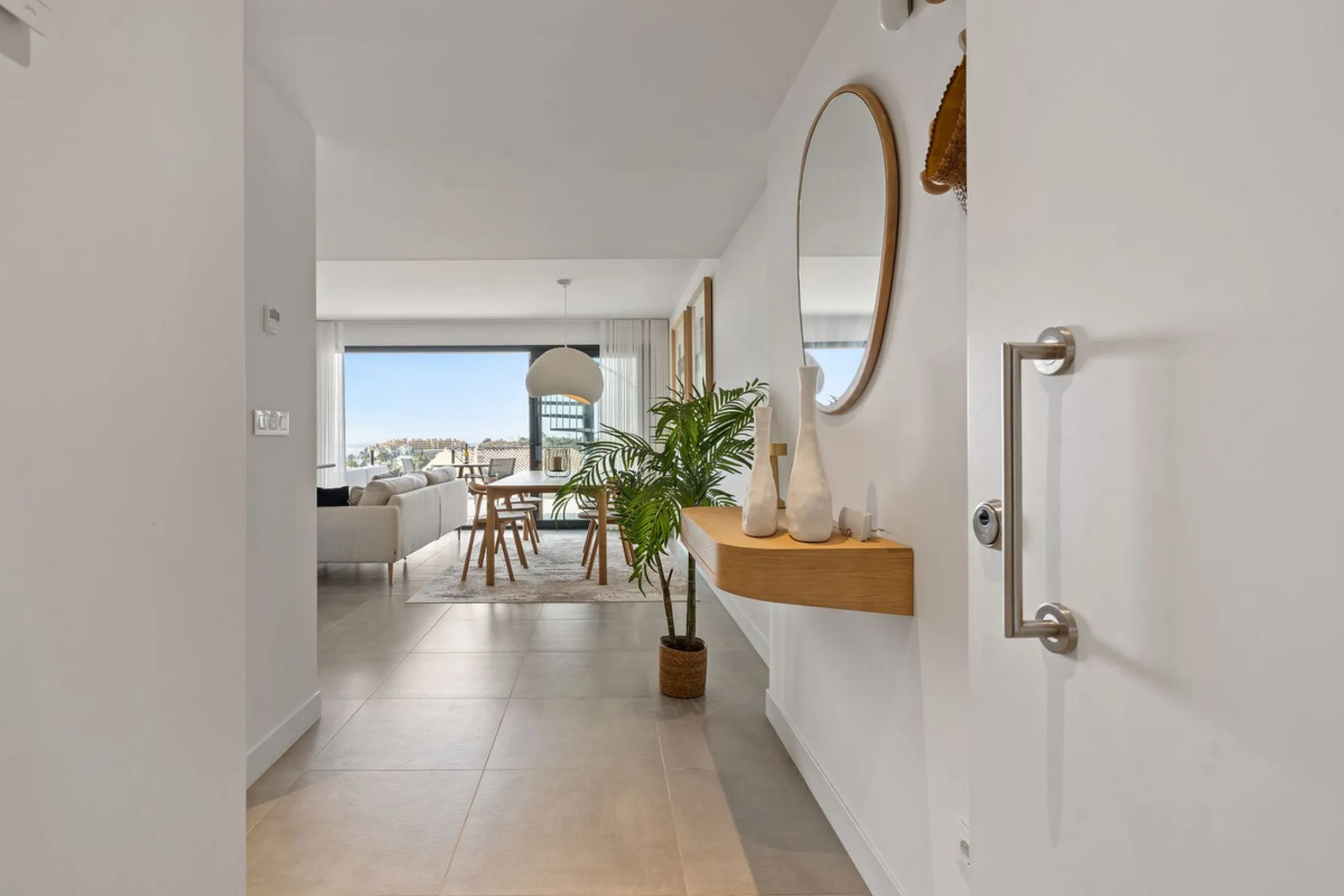 An exclusive penthouse located in the prestigious residential complex Oasis 325 Phase 2 in Estepona (Málaga).