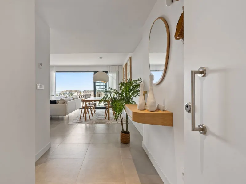 An exclusive penthouse located in the prestigious residential complex Oasis 325 Phase 2 in Estepona (Málaga).