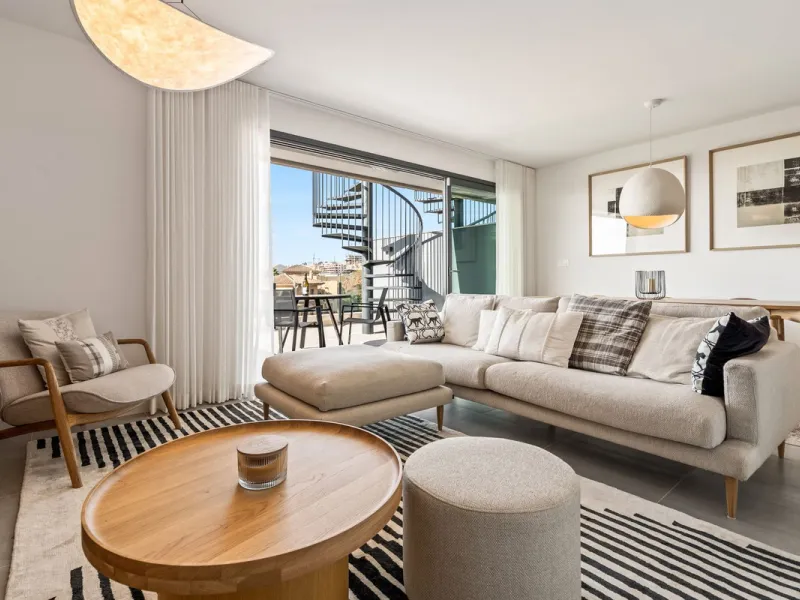 An exclusive penthouse located in the prestigious residential complex Oasis 325 Phase 2 in Estepona (Málaga).