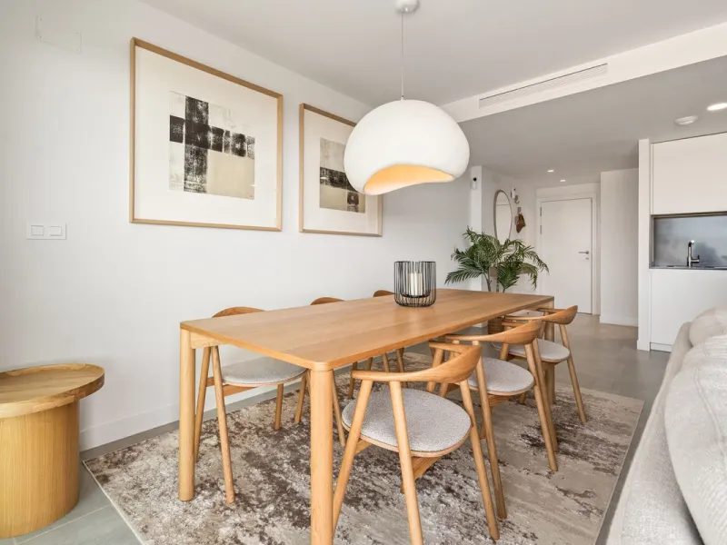 An exclusive penthouse located in the prestigious residential complex Oasis 325 Phase 2 in Estepona (Málaga).