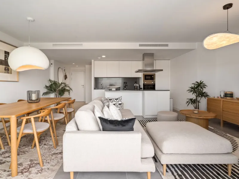 An exclusive penthouse located in the prestigious residential complex Oasis 325 Phase 2 in Estepona (Málaga).
