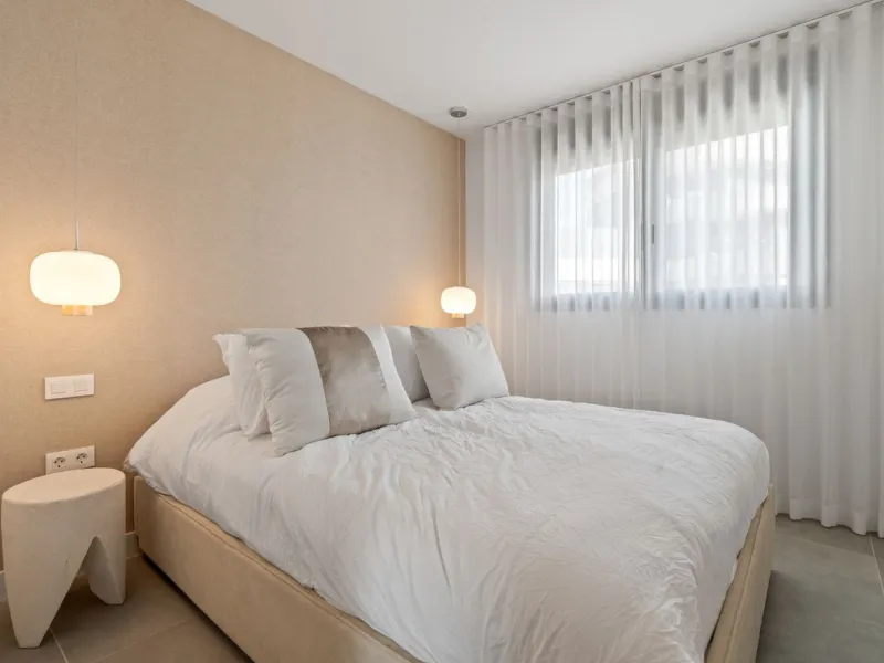 An exclusive penthouse located in the prestigious residential complex Oasis 325 Phase 2 in Estepona (Málaga).
