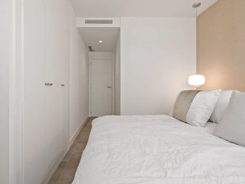 An exclusive penthouse located in the prestigious residential complex Oasis 325 Phase 2 in Estepona (Málaga).