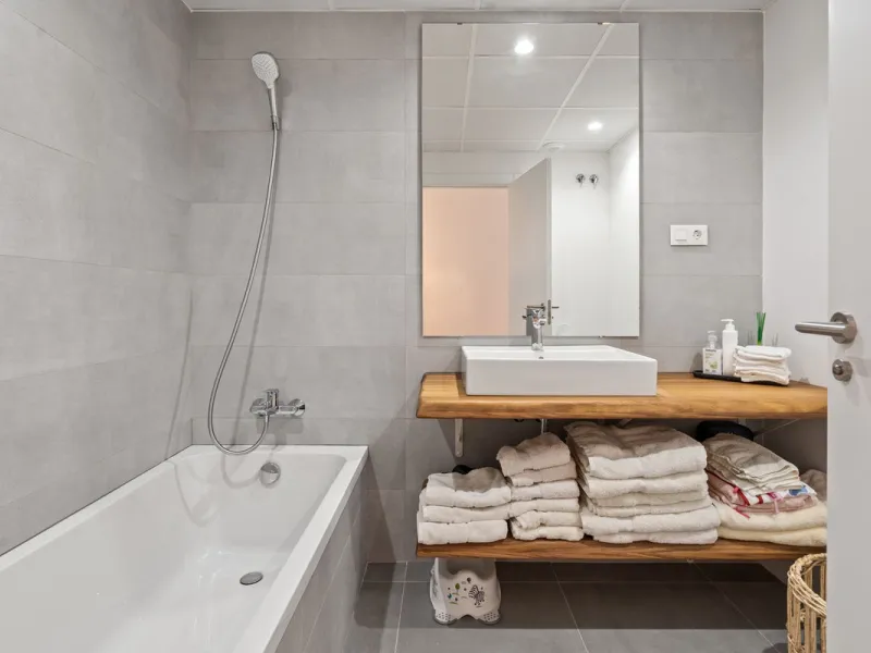 An exclusive penthouse located in the prestigious residential complex Oasis 325 Phase 2 in Estepona (Málaga).