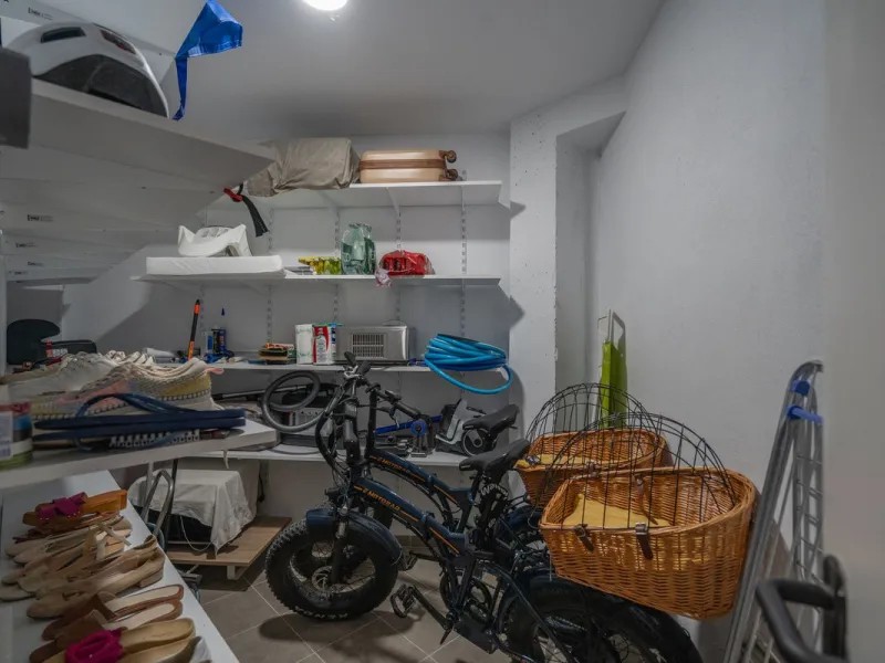 An exclusive penthouse located in the prestigious residential complex Oasis 325 Phase 2 in Estepona (Málaga).