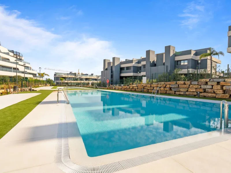 An exclusive penthouse located in the prestigious residential complex Oasis 325 Phase 2 in Estepona (Málaga).