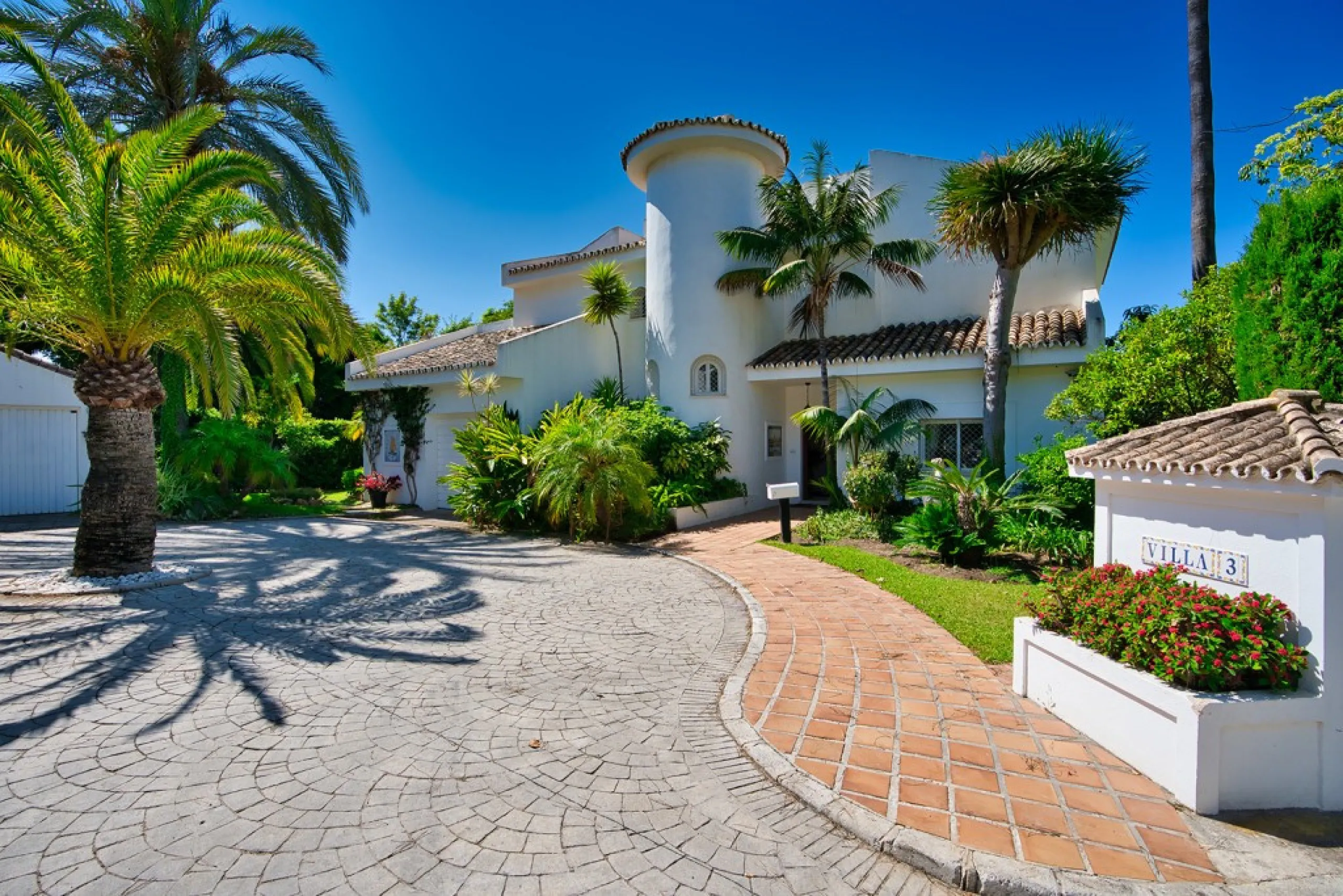 This remarkable beachfront villa, located adjacent to the renowned Nikki Beach in Elviria, East Marbella, offers an unparalleled living experience. Spread across two levels, the villa features four spacious bedrooms, each with its own en-suite bathroom, a