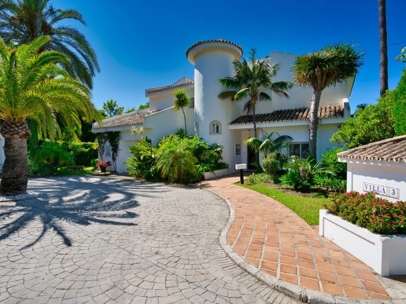 This remarkable beachfront villa, located adjacent to the renowned Nikki Beach in Elviria, East Marbella, offers an unparalleled living experience. Spread across two levels, the villa features four spacious bedrooms, each with its own en-suite bathroom, a