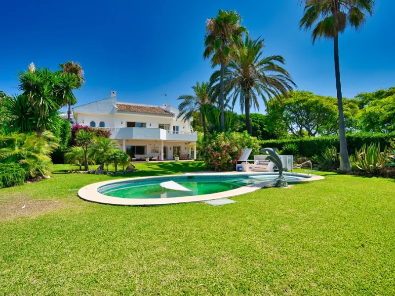 This remarkable beachfront villa, located adjacent to the renowned Nikki Beach in Elviria, East Marbella, offers an unparalleled living experience. Spread across two levels, the villa features four spacious bedrooms, each with its own en-suite bathroom, a