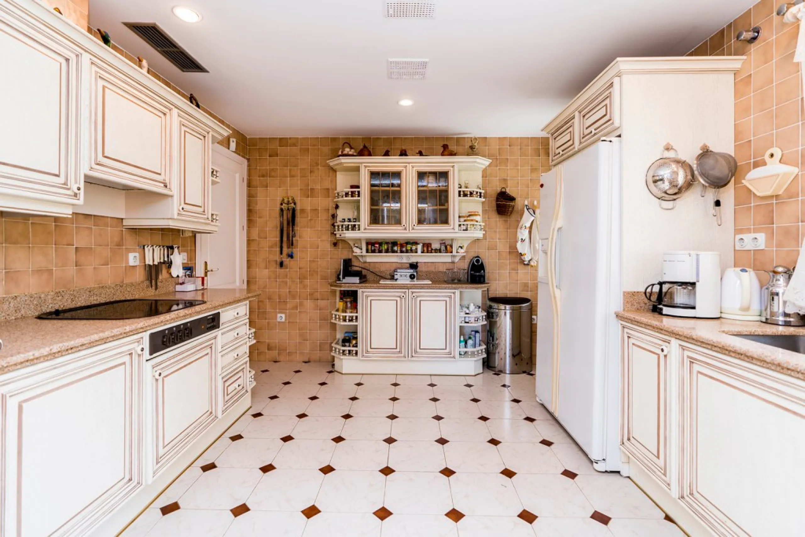 This remarkable beachfront villa, located adjacent to the renowned Nikki Beach in Elviria, East Marbella, offers an unparalleled living experience. Spread across two levels, the villa features four spacious bedrooms, each with its own en-suite bathroom, a