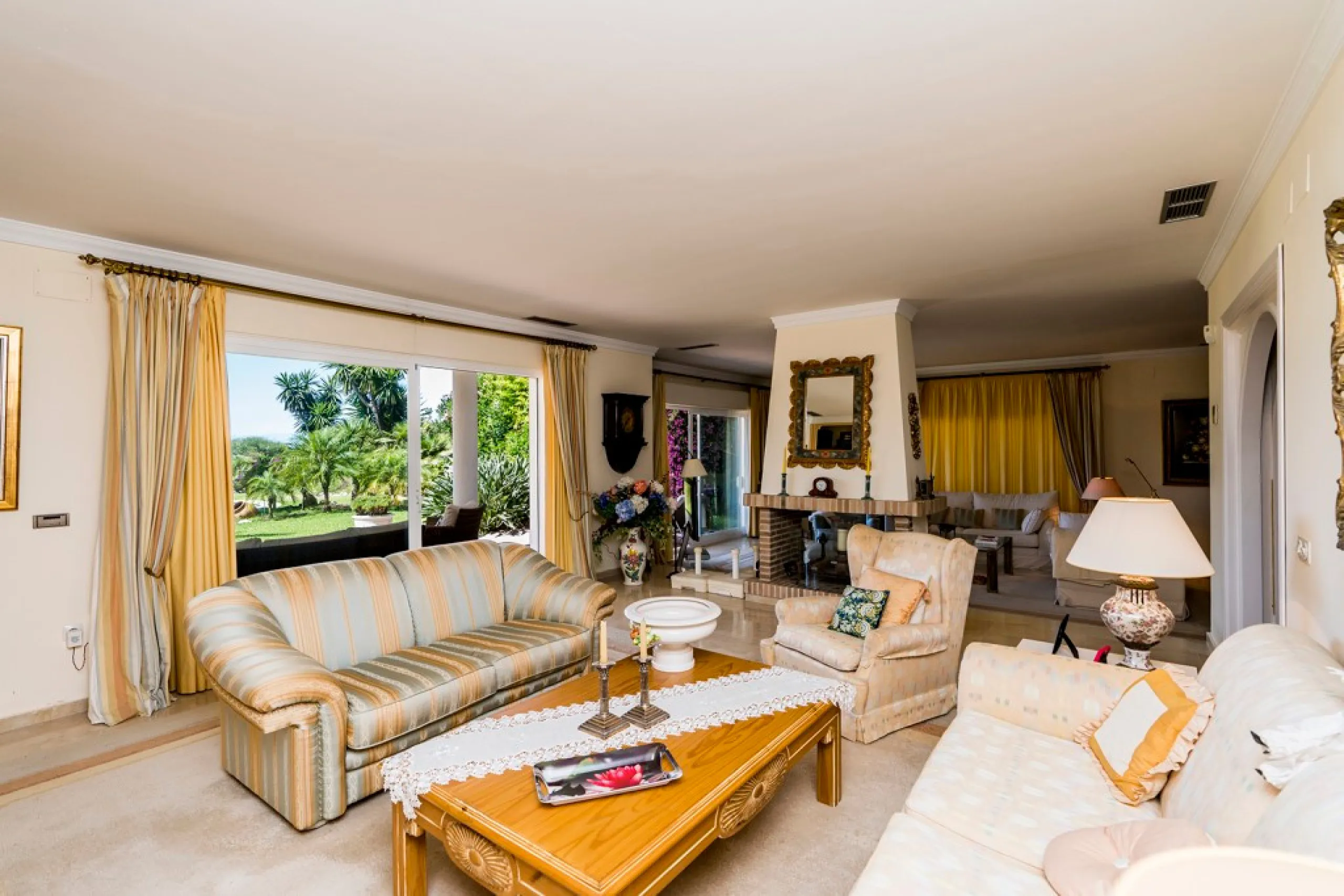 This remarkable beachfront villa, located adjacent to the renowned Nikki Beach in Elviria, East Marbella, offers an unparalleled living experience. Spread across two levels, the villa features four spacious bedrooms, each with its own en-suite bathroom, a