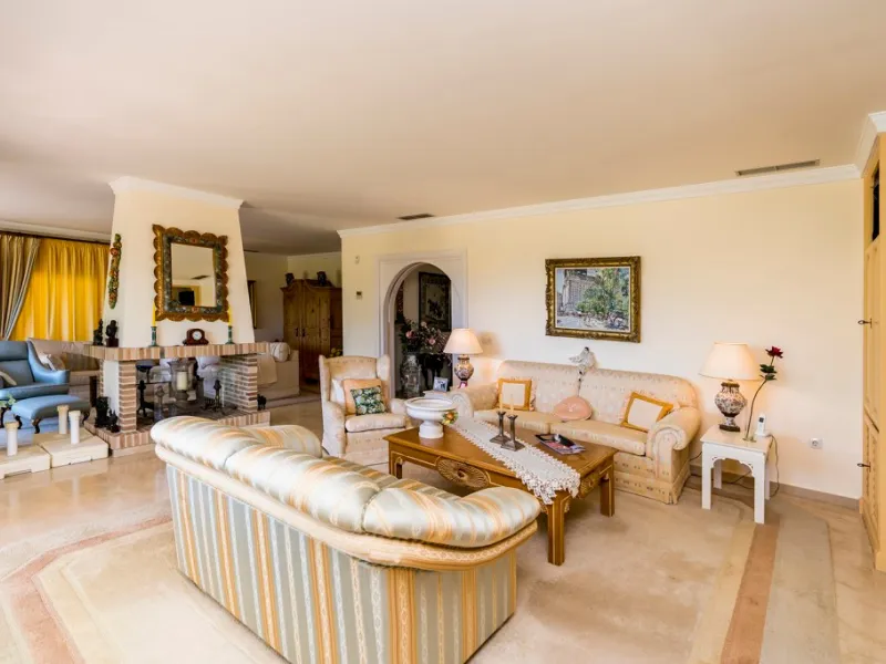 This remarkable beachfront villa, located adjacent to the renowned Nikki Beach in Elviria, East Marbella, offers an unparalleled living experience. Spread across two levels, the villa features four spacious bedrooms, each with its own en-suite bathroom, a