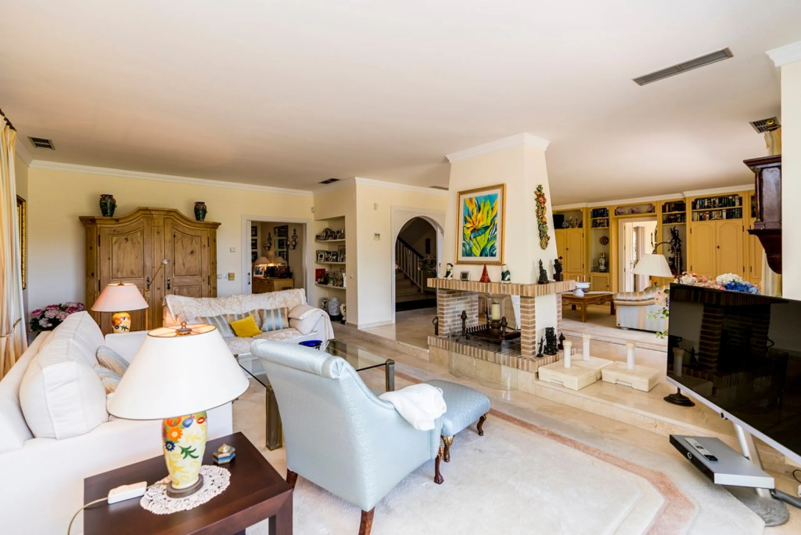 This remarkable beachfront villa, located adjacent to the renowned Nikki Beach in Elviria, East Marbella, offers an unparalleled living experience. Spread across two levels, the villa features four spacious bedrooms, each with its own en-suite bathroom, a