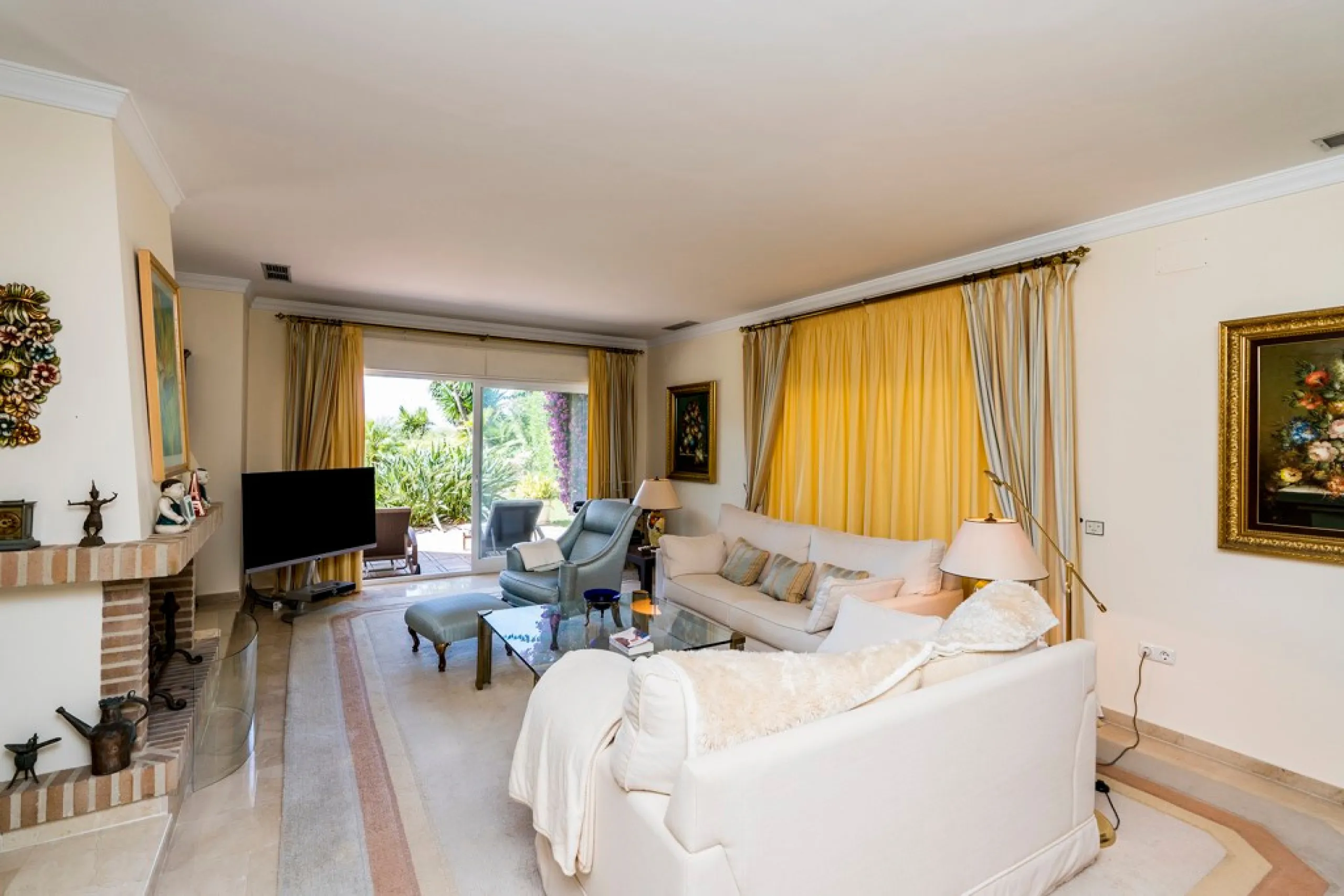 This remarkable beachfront villa, located adjacent to the renowned Nikki Beach in Elviria, East Marbella, offers an unparalleled living experience. Spread across two levels, the villa features four spacious bedrooms, each with its own en-suite bathroom, a