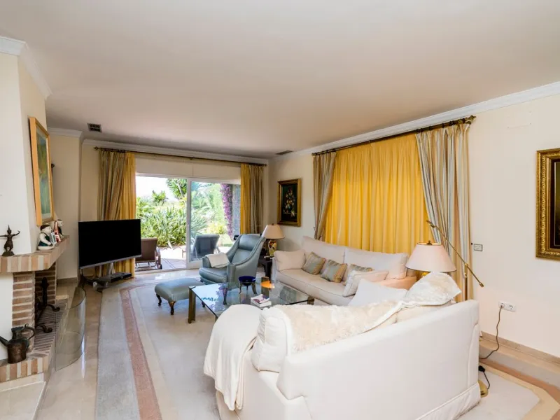 This remarkable beachfront villa, located adjacent to the renowned Nikki Beach in Elviria, East Marbella, offers an unparalleled living experience. Spread across two levels, the villa features four spacious bedrooms, each with its own en-suite bathroom, a