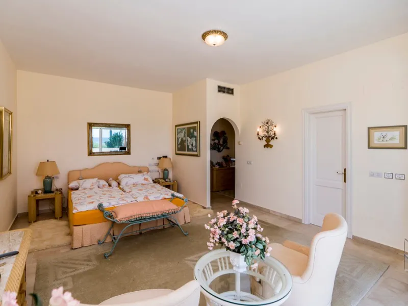 This remarkable beachfront villa, located adjacent to the renowned Nikki Beach in Elviria, East Marbella, offers an unparalleled living experience. Spread across two levels, the villa features four spacious bedrooms, each with its own en-suite bathroom, a