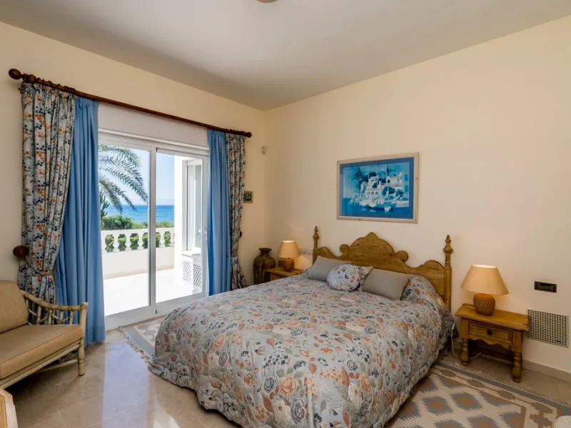 This remarkable beachfront villa, located adjacent to the renowned Nikki Beach in Elviria, East Marbella, offers an unparalleled living experience. Spread across two levels, the villa features four spacious bedrooms, each with its own en-suite bathroom, a