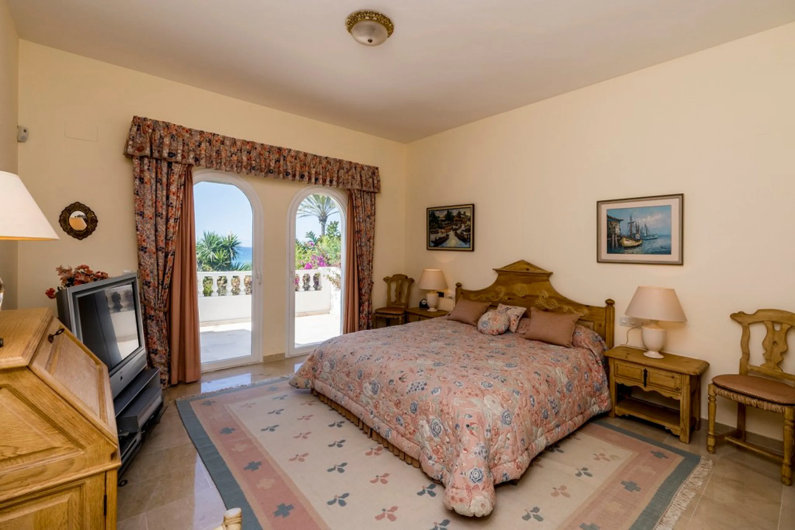 This remarkable beachfront villa, located adjacent to the renowned Nikki Beach in Elviria, East Marbella, offers an unparalleled living experience. Spread across two levels, the villa features four spacious bedrooms, each with its own en-suite bathroom, a
